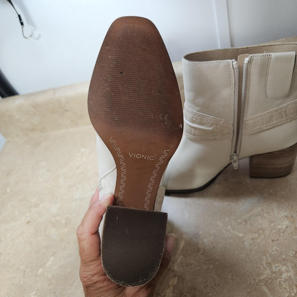 Vionic Carnelia Boots Womens Size 8 Block Heel Embossed Strap Water Repellent Sh - Picture 10 of 11